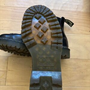 DOC MARTEN 2976 CHELSEA BOOT MADE IN ENGLAND